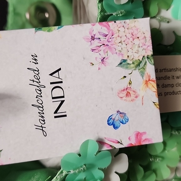 Handcrafted In India Green Flower Beaded Purse - Picture 2 of 7